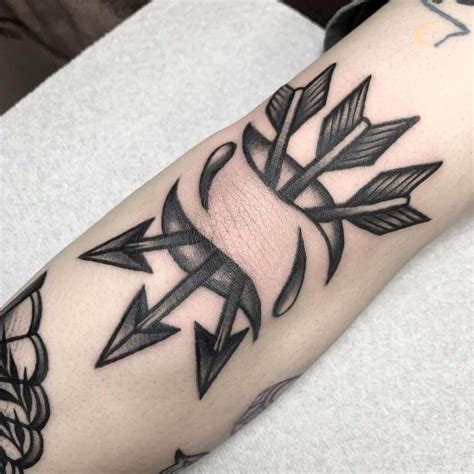 traditional arrow tattoo|traditional american arrow tattoos.